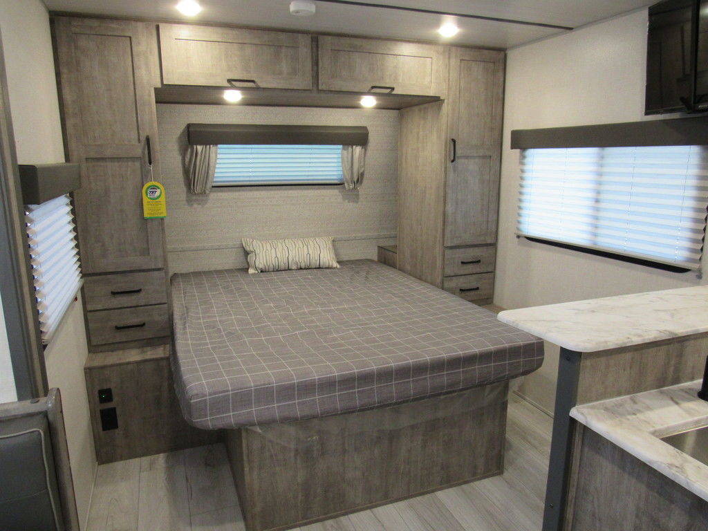 2020 Forest River Travel Trailer RV Surveyor Legend - Image 13