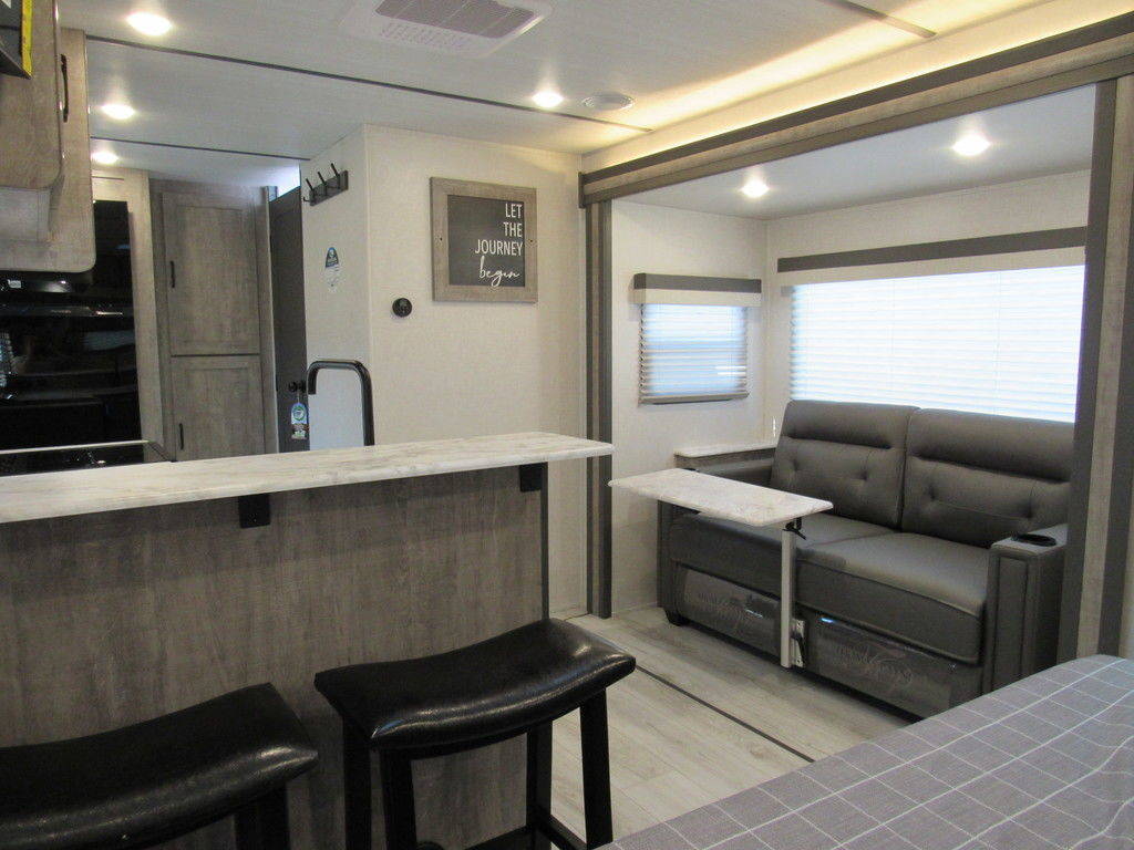 2020 Forest River Travel Trailer RV Surveyor Legend - Image 11