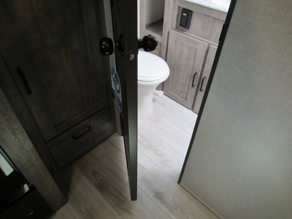 2020 Forest River Travel Trailer RV Surveyor Legend - Image 8