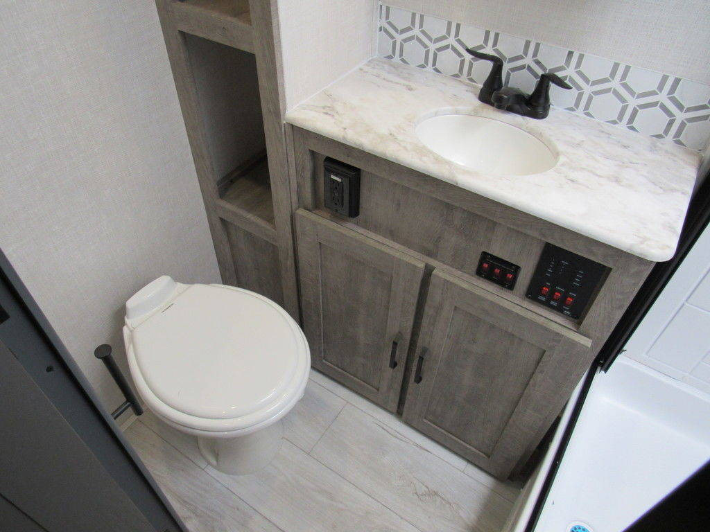 2020 Forest River Travel Trailer RV Surveyor Legend - Image 7