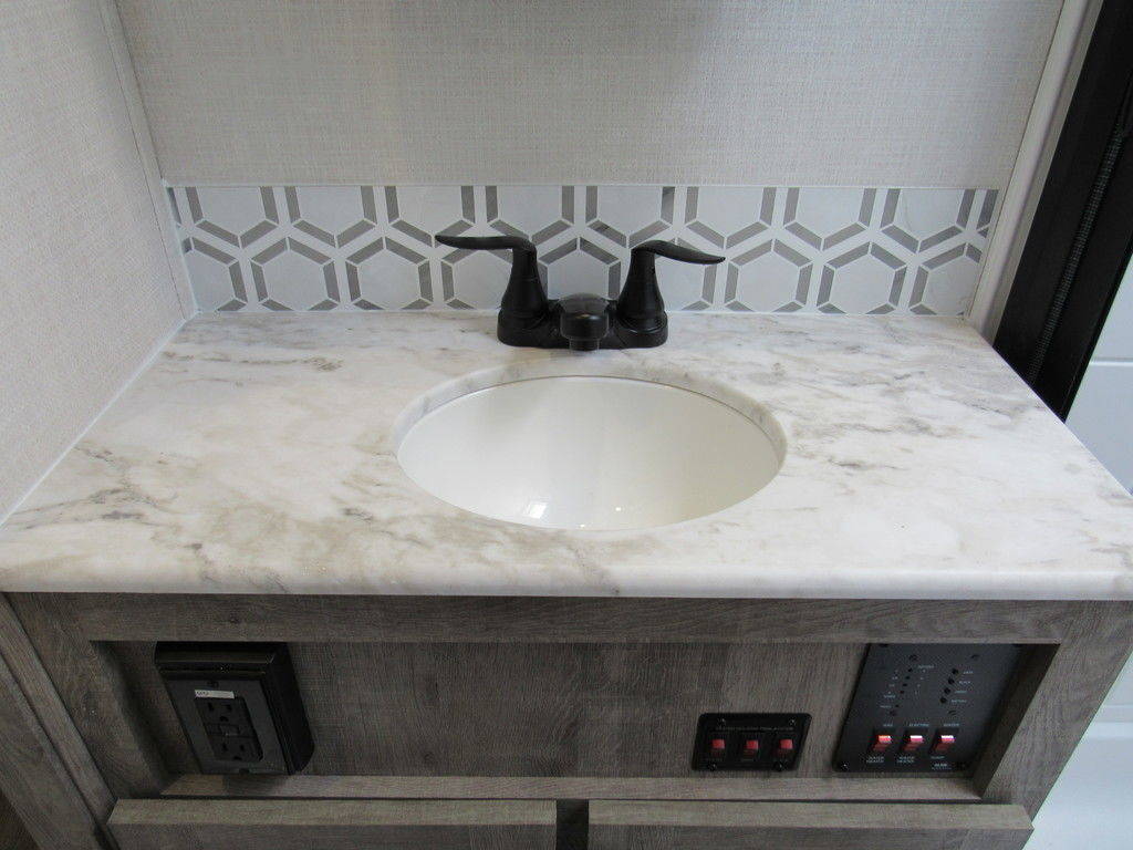 2020 Forest River Travel Trailer RV Surveyor Legend - Image 6